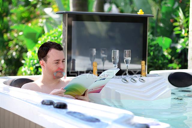 outdoor hot tub.jpg